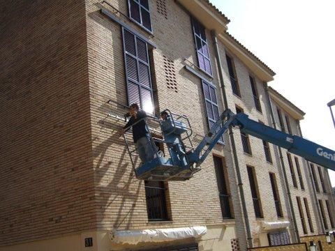 ALUMINIS JORDI grúa en ventana